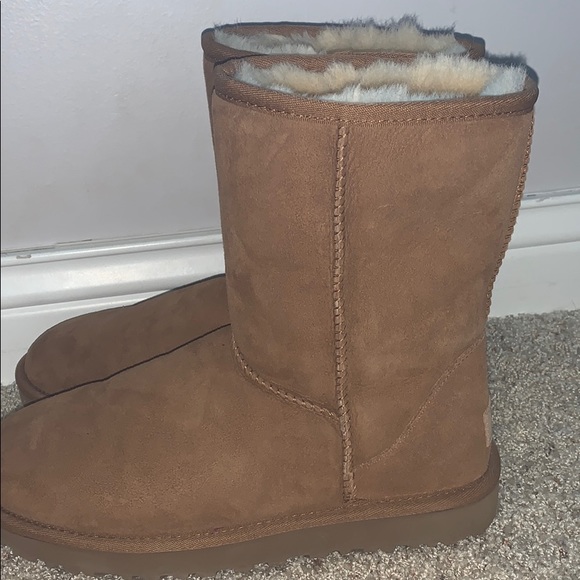 Women’s size 8 UGG CLASSIC SHORT II BOOT - Picture 3 of 8